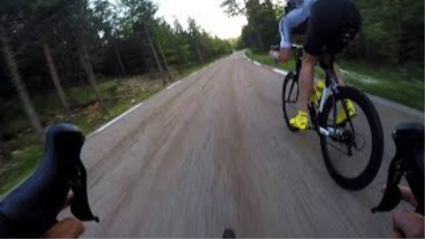 骑公路车以98km/h的速度下坡是什么样的体验